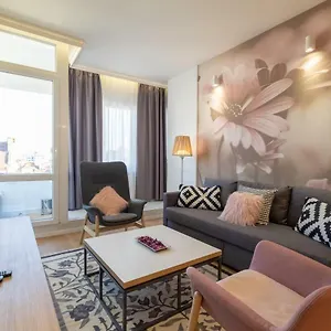 Apartment Vitosha Blvd Luxury 2-bedroom, 2-bathroom With Balcony, Sofia